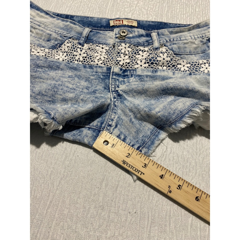 lei Ashley Shorts Juniors 9 Denim Blue Acid Wash Crochet Lace Trim Frayed Hem - Picture 8 of 10